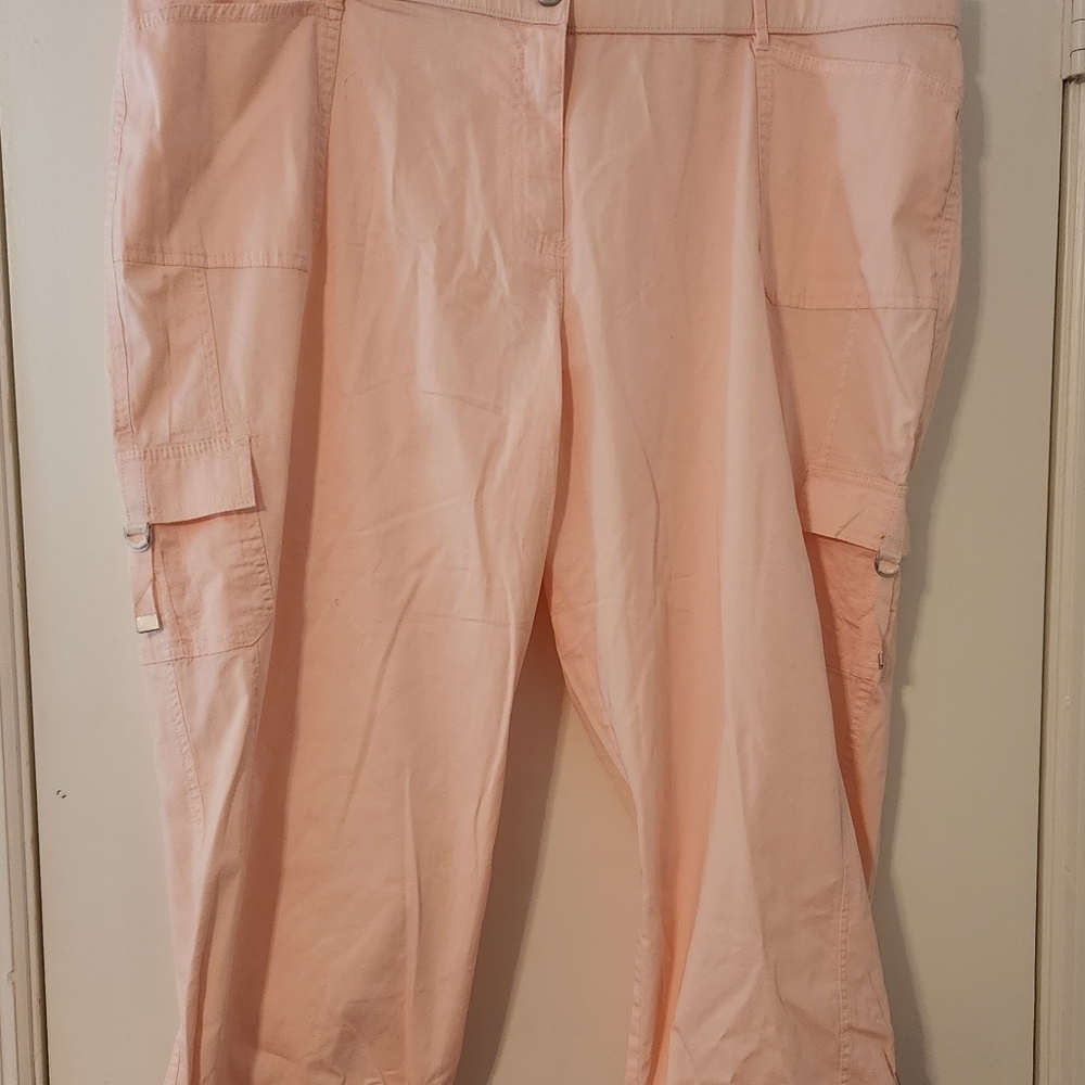 Est 1946 Peach capris NWT